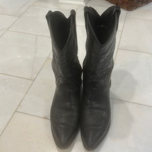 Nice, Worn in Frye Boots, Black size 10D